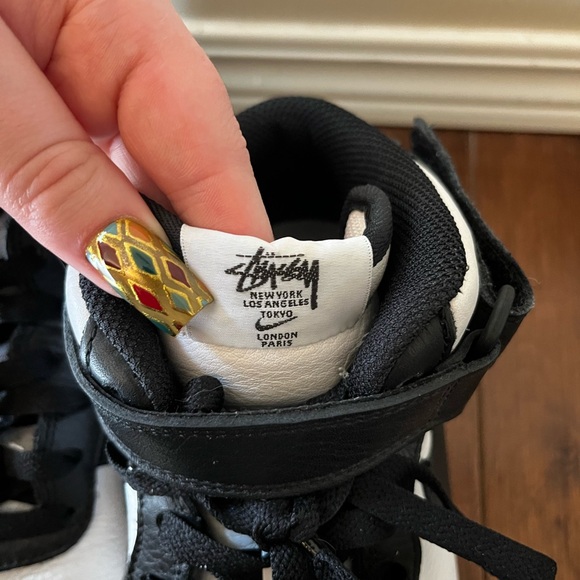 Black and White High-Top Sneakers - Picture 7 of 7